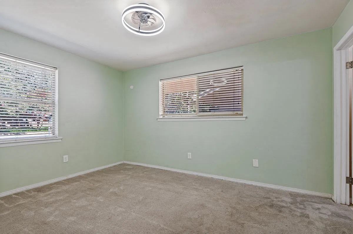 3 bed, 2.0 bath, 1407 sqft, $2,300 — Photo 4
