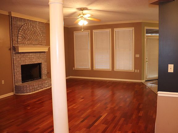 3rd image of 1749 Autumndale Dr