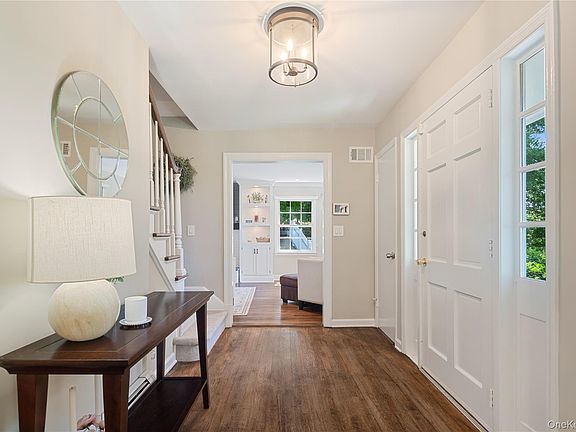 3rd image of 14 Briarwood Lane
