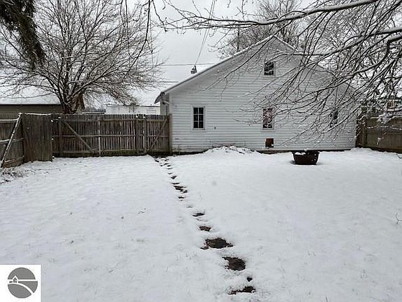 4th image of 826 Marion Ave
