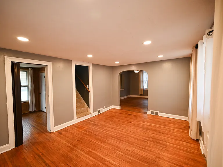 219 S 7th St — Photo 11