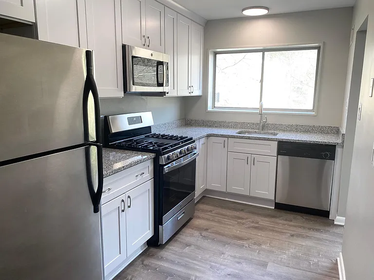 10625 Montrose Ave #201 — Photo 7