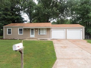 1921 Prior Dr, Saint Louis, MO 63136