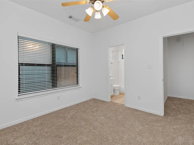 2304 Jackson St — Photo 17