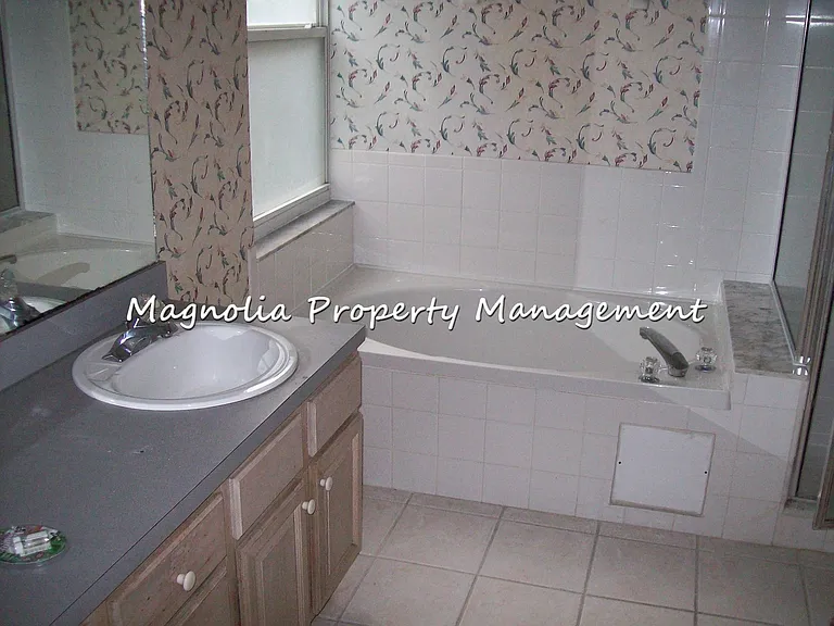 1322 Carlson Dr — Photo 10