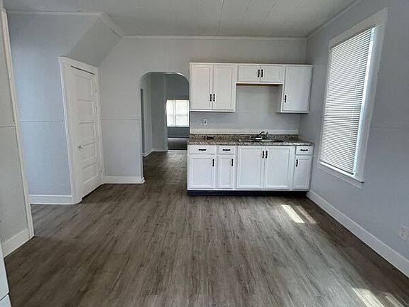 3rd image of 1018 E 72nd St