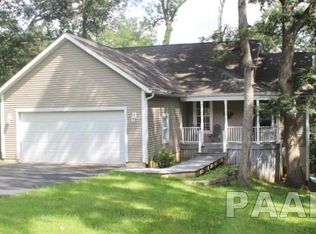 300 Longshore Ct, Dahinda, IL 61428