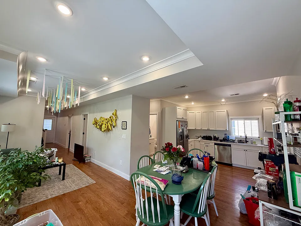 13 Falkland St #2