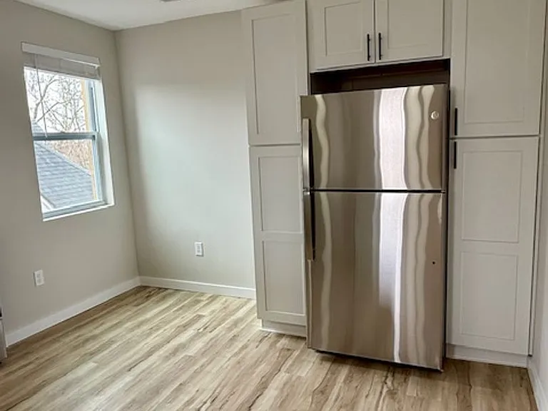 939 Chateau Ave — Photo 4