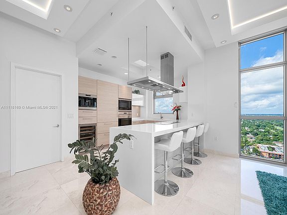 3rd image of 17301 Biscayne Blvd #2