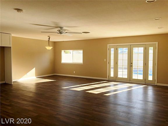 3rd image of 3869 Woodhill Ave
