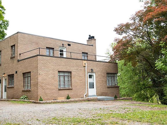 2nd image of 1223 Greenbrier Rd #1/2