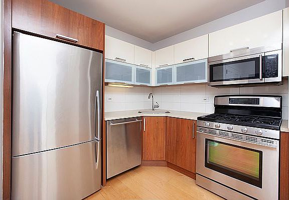 3rd image of 343 4th Ave APT 8H