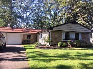 52 Bonnie Ln, Stony Brook, NY 11790