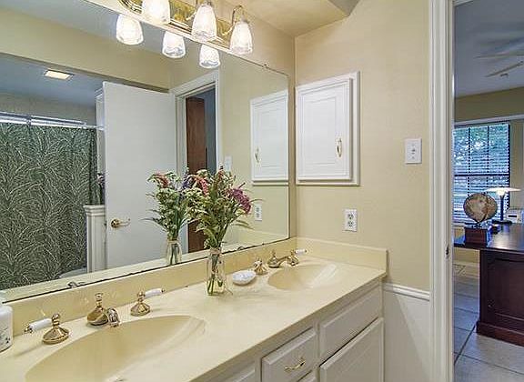 5th image of 2212 Silver Holly Ln