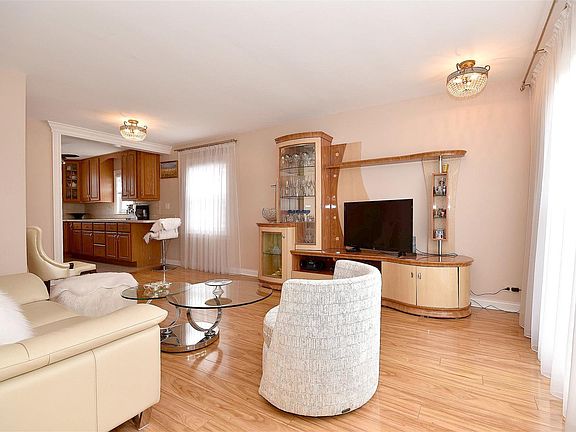 4th image of 4823 N Mulligan Ave