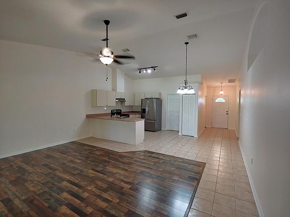 3rd image of 122 Ferndale Ln #A
