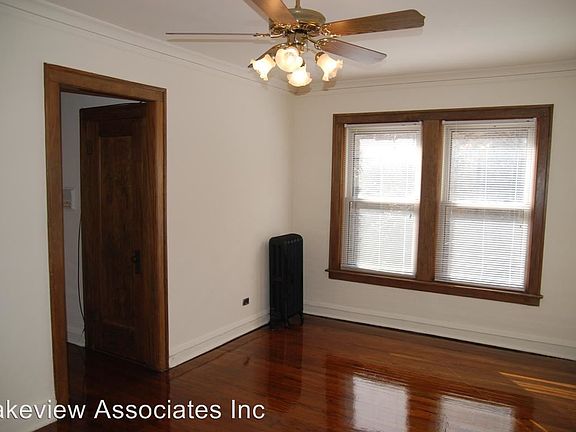 5th image of 526 W Belden Ave APT C1