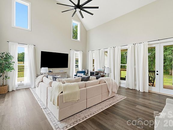 4th image of 5028 Lewis Rd