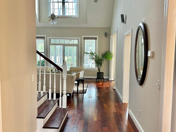 4th image of 1590 Brushwood Court SE