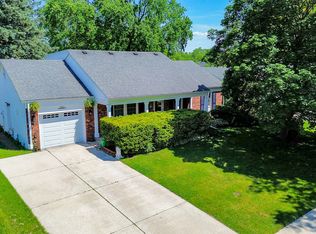 680 Indian Spring Ln, Buffalo Grove, IL 60089