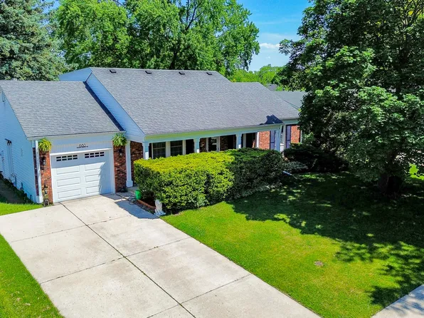 680 Indian Spring Ln, Buffalo Grove, IL 60089