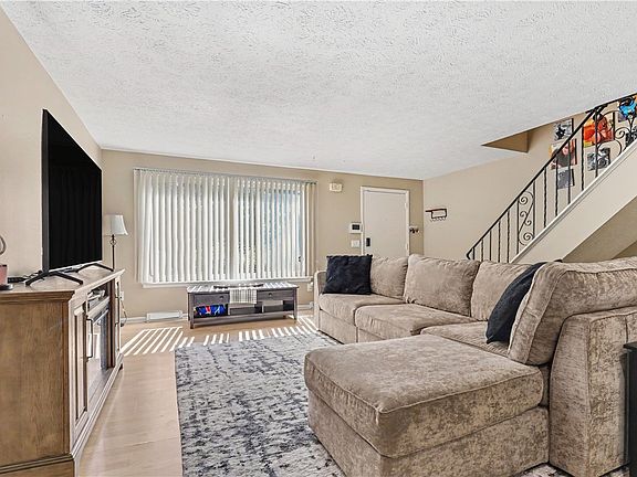 5th image of 20 Penn Ln