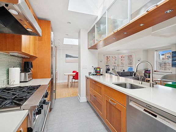 3rd image of 110 W 90th St APT 5G