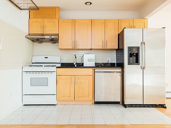 4th image of 408 Harman St APT 2