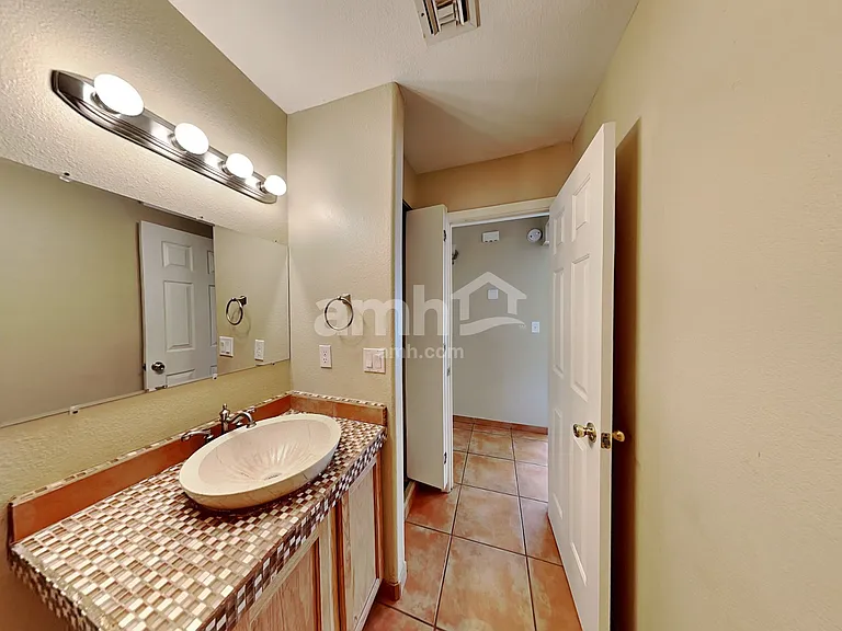 6449 S Iberia Ave — Photo 17