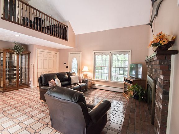 4th image of 9 Golden Oaks Dr