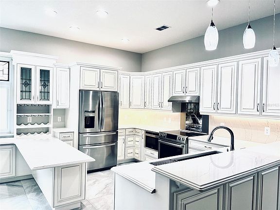 5th image of 10543 Holly Crest Dr
