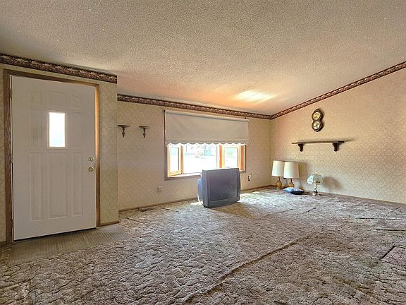 4th image of 806 W Broadway Blvd
