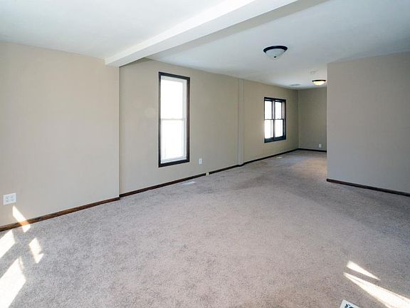 3rd image of 419 1st Ave S
