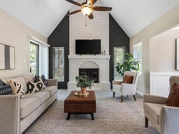 4th image of 1138 NE Birchwood Pl