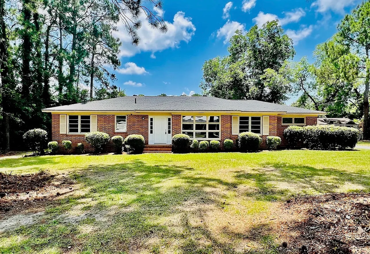 3 bed, 2.5 bath, 1973 sqft, $1,400 — Photo 1