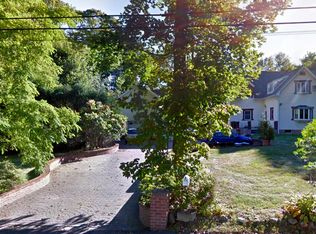 26 Woods End Rd N, Dix Hills, NY 11746