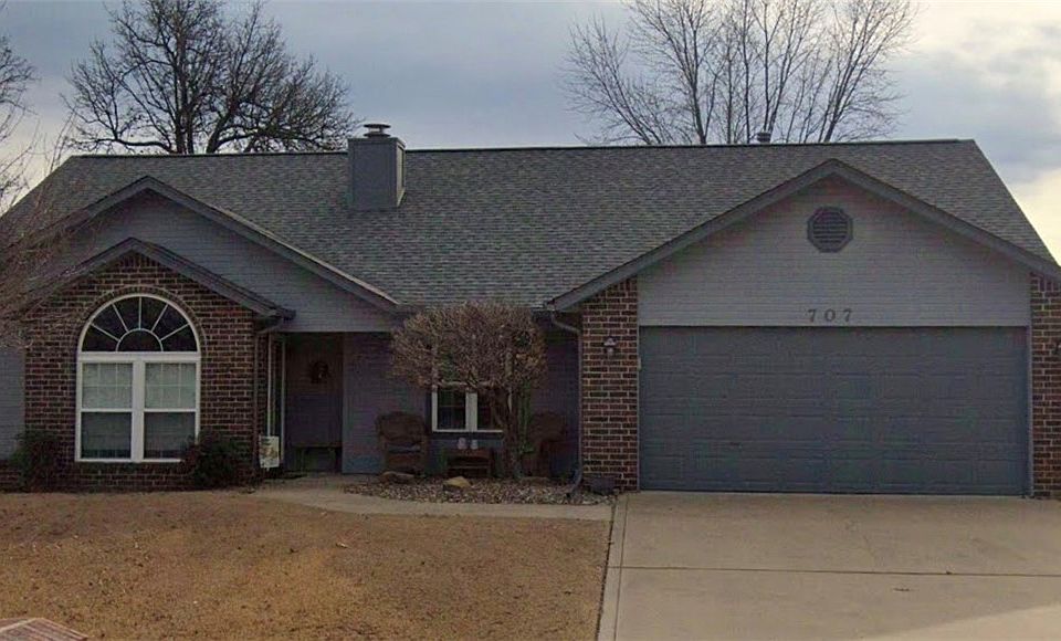1st image of 707 Oaklawn Dr