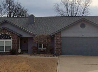 707 Oaklawn Dr, Springdale, AR 72764