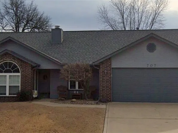 707 Oaklawn Dr, Springdale, AR 72764