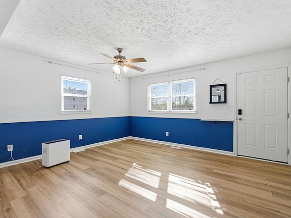 3rd image of 3728 Red River Dr