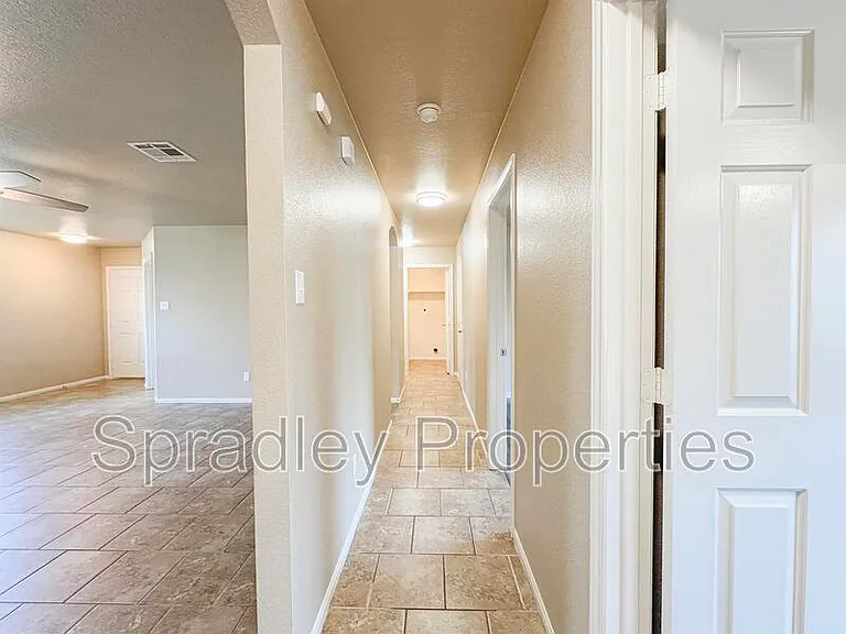 212 Avrshire Ln — Photo 19