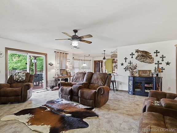 5th image of 2251 Green Acres Dr