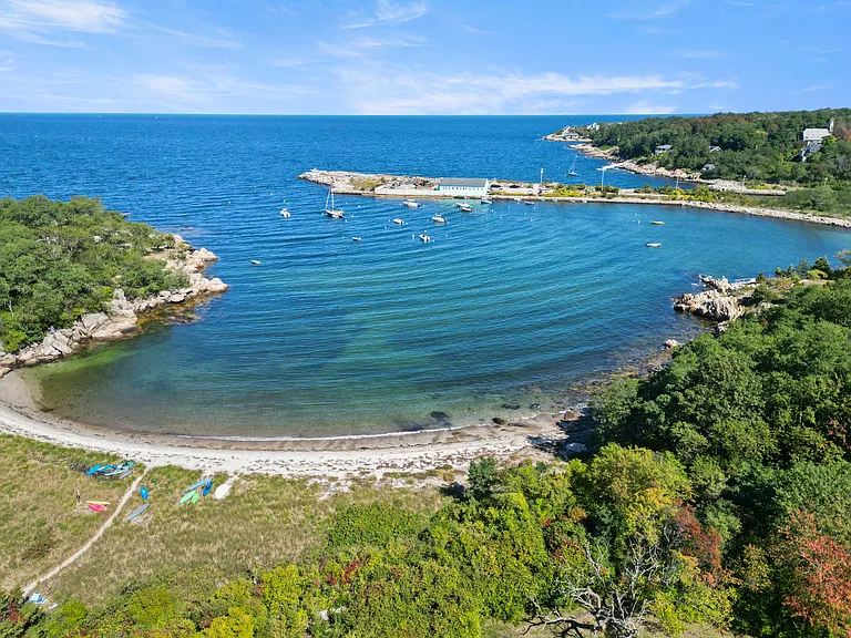 Sandy Beach, Private, 3 min walk