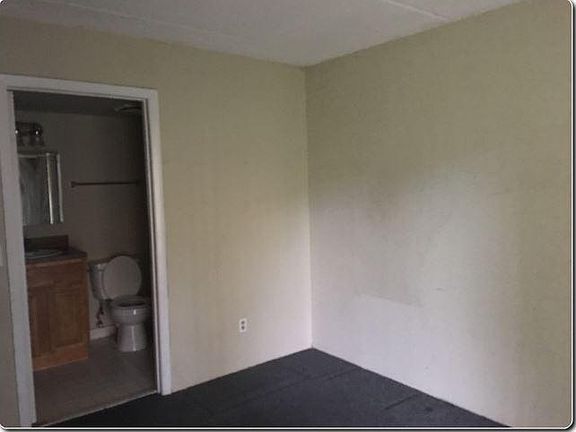 4th image of 101 Meadows Circle #101