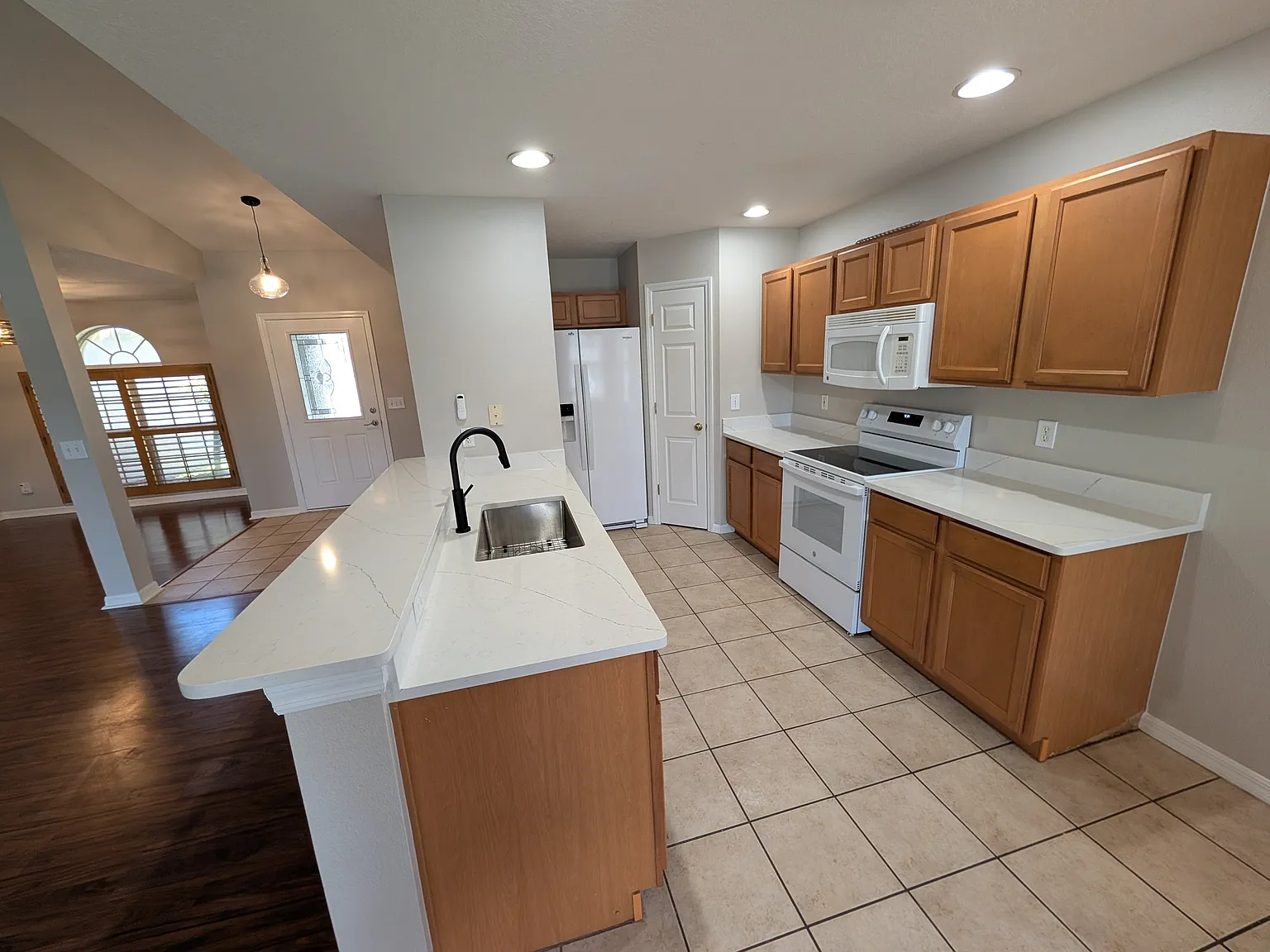 3 bed, 1586 sqft, $2,350 — Photo 4