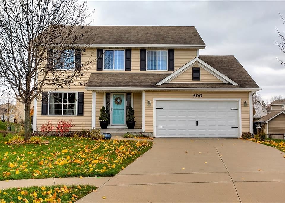 1st image of 600 SE Wood Creek Dr