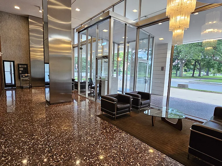 1555 N Dearborn Pkwy #27E — Photo 39