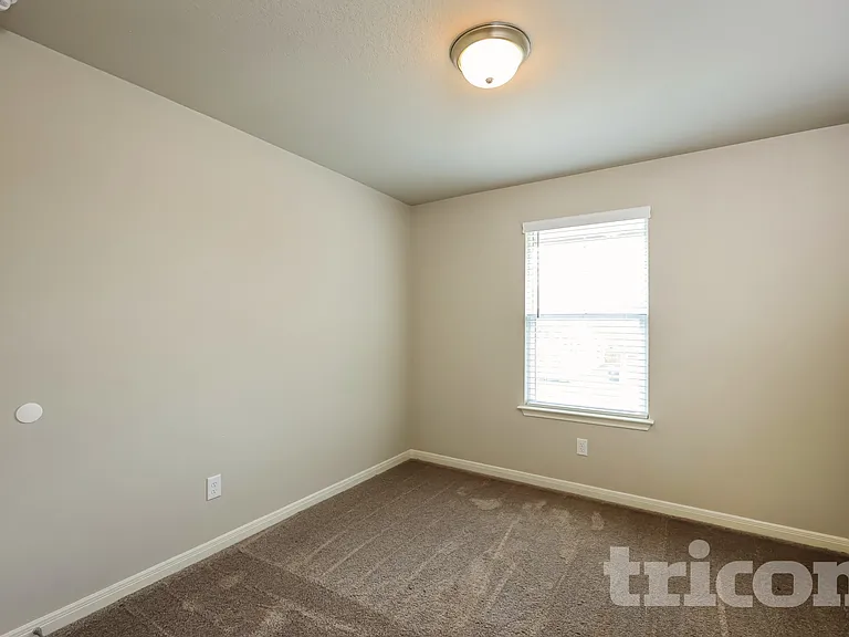 5806 Nyla Way — Photo 9