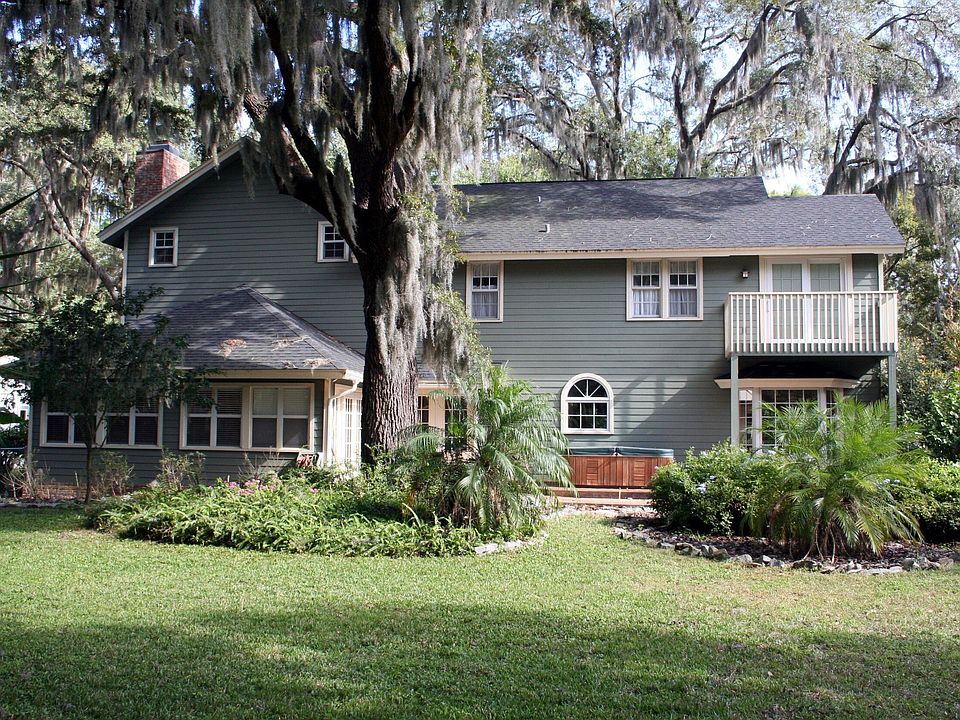 Inviting back yard & hot tub